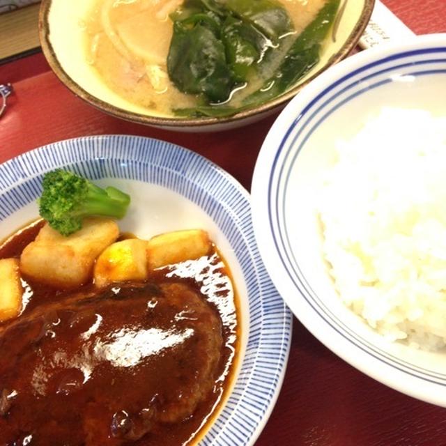 煮込みハンバーグ