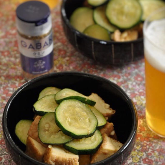 スパイスで簡単！夏のおつまみ【厚揚げとズッキーニのクミン炒め】