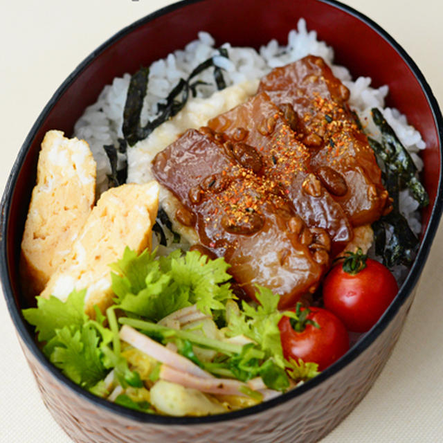 ３月１０日　火曜日　山かけ漬けまぐろ丼＆ハムと白菜のカレーマリネ