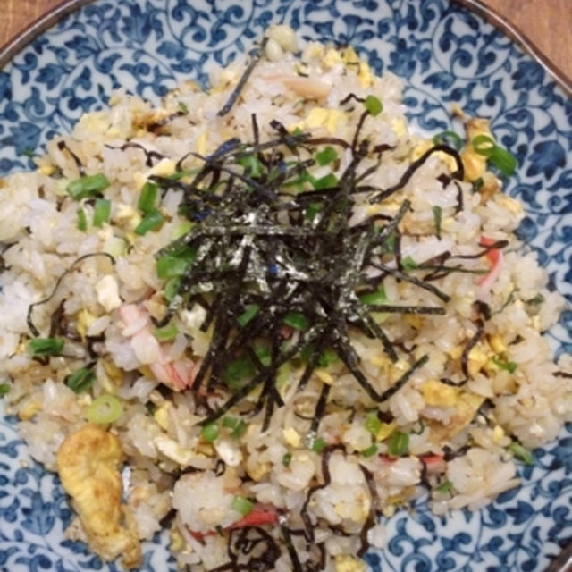 [一皿でお腹いっぱい]梅シソ塩昆布チャーハン