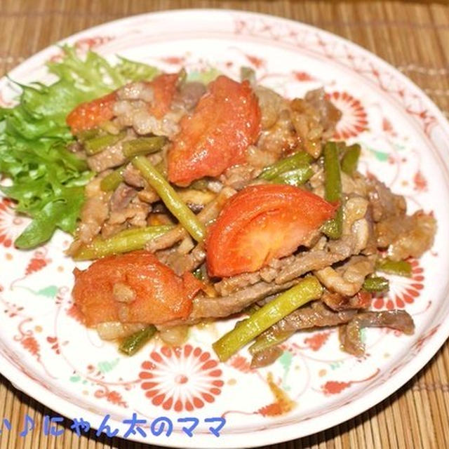 ＜トマトと豚肉とにんにくの芽の炒め物♪＞と、村上市「スイートピー」