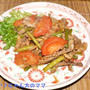 ＜トマトと豚肉とにんにくの芽の炒め物♪＞と、村上市「スイートピー」