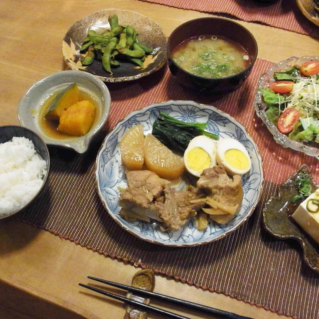 スペアリブと大根とゆで卵の味噌煮　と　ヨウムのヨウスケの恋♪