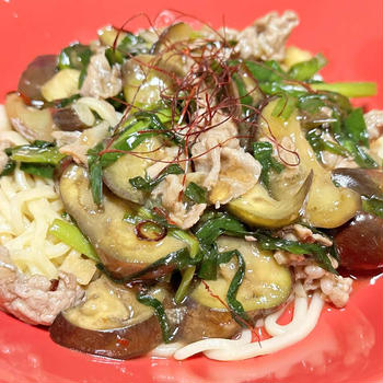 【レシピ　なすニラ豚のピリ辛あんかけ中華そば】4月25日は人間関係運アップの麺類がラッキー