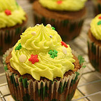 Xmas almond choco cupcakes with lemon buttercream