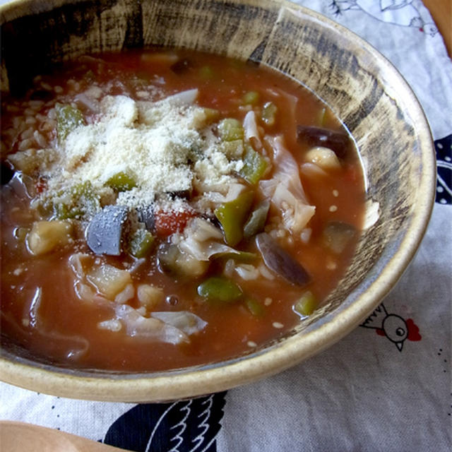 豆の水煮缶で野菜たっぷりトマトスープ