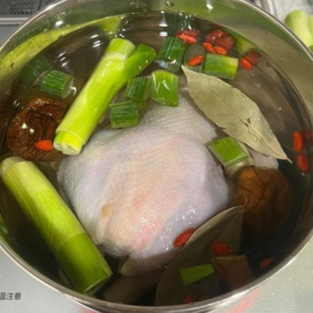 丸鶏を煮込みちゅー