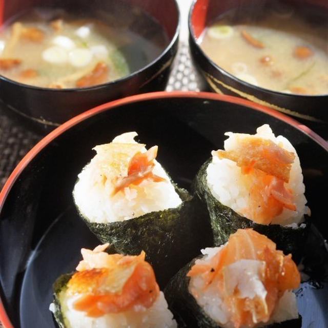 ■簡単なランチ【畑に持参のおにぎり＆なめこの味噌汁➡家に帰ってからサラダとおぼろ豆腐】