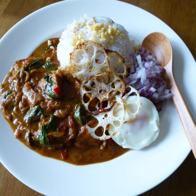 バジルと豚トロの夏向きなカレー