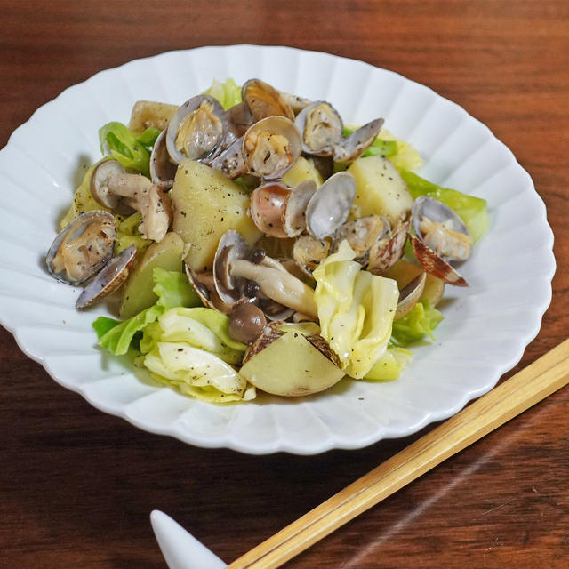 ほっこり美味しい！あさりと春野菜のガリバタ醤油炒め