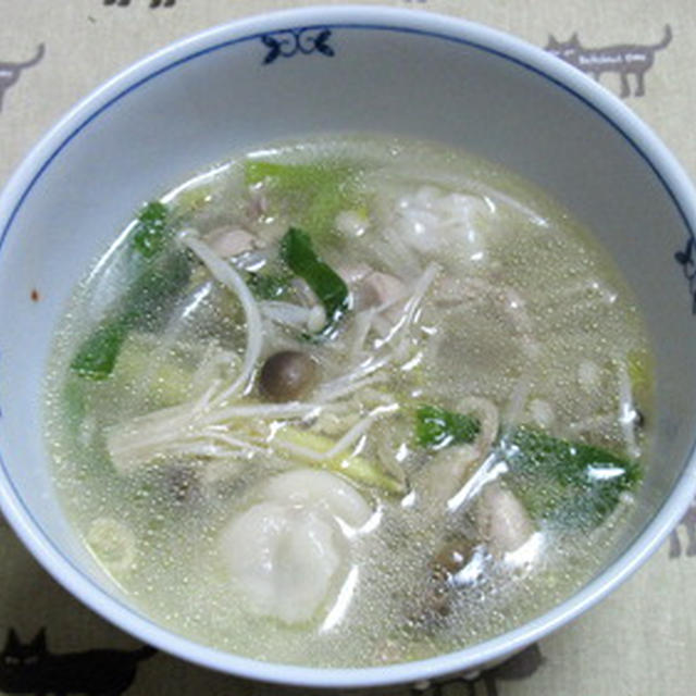 水餃子入り中華風野菜スープ