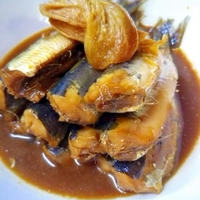 骨ごと食べられるイワシの生姜煮