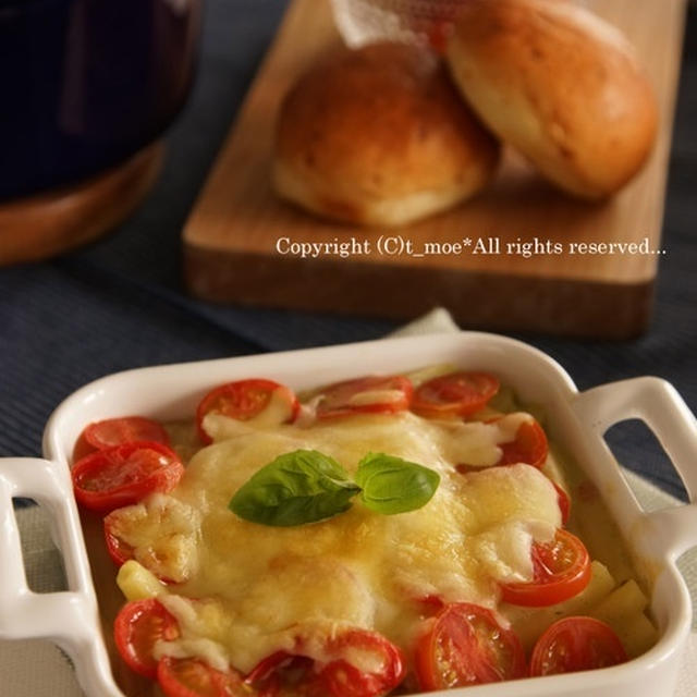 バジルとトマトのヨーグルトグラタン