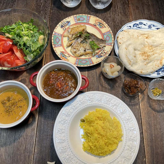 新宿中村屋カリービーフルンダン・チキンクルマ・鯛カレーソテー・パクチー空豆トマトサラダ・辣韮福神