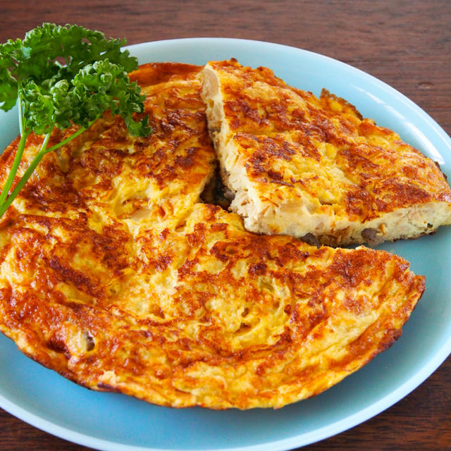 【コンビニ惣菜実験めし・その１０】卵と肉じゃがを混ぜ焼くだけの「肉じゃがスペインオムレツ」がウマ死！！