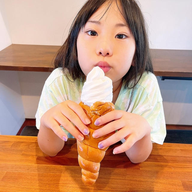 朝ごはんはアイスチョココロネパンです！！
