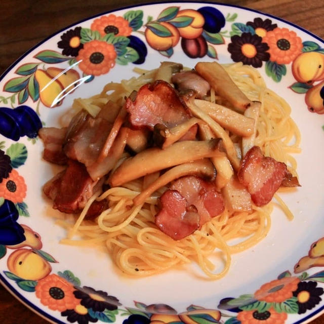 【ローズマリーの香味醤油レシピ】エリンギとベーコンのバター醤油パスタの作り方