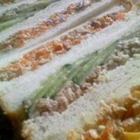 「２色のツナサンド」