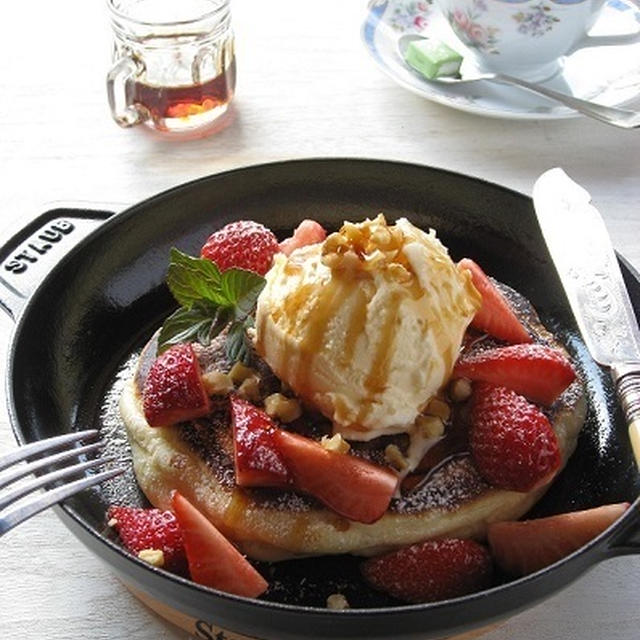 ストウブ ホットプレートで♪ あまおう苺のパンケーキ
