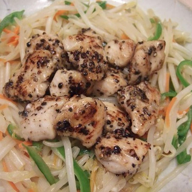 塩麹鶏胸肉の黒粒胡椒焼き　と　芽かぶとひじきの胡麻風味サラダのつくレポ