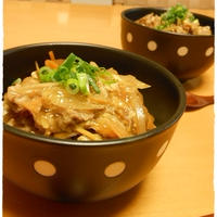 ごぼうと豚肉の卵とじ丼　柚子こしょうジュレのせ