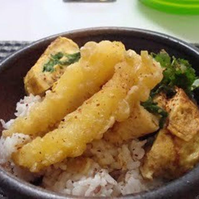 残り物で卵丼（Rice Bowl with Left Over Tempura and Eggs）