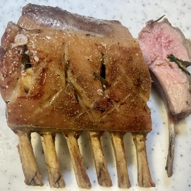 エアーフライヤーでラム肉、フライパンでポルトガルの豚肉とアサリの煮込み。