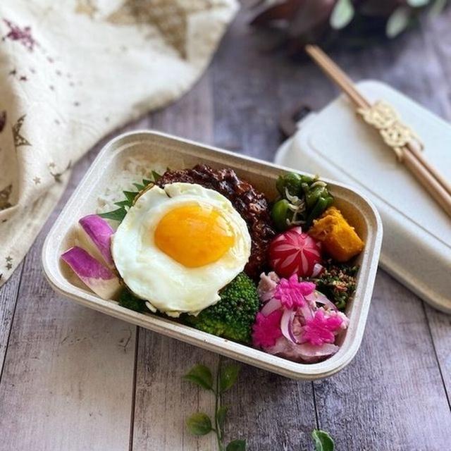 【キャベツの千切りでかさ増し！ハンバーグ弁当】素敵アイディアです