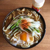 カレーうどんにしびれる辛さをプラス
