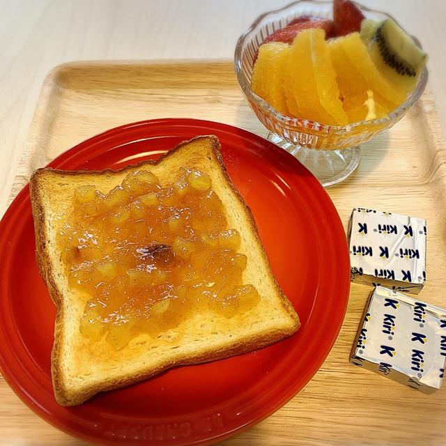 滑り台座ってすべるように