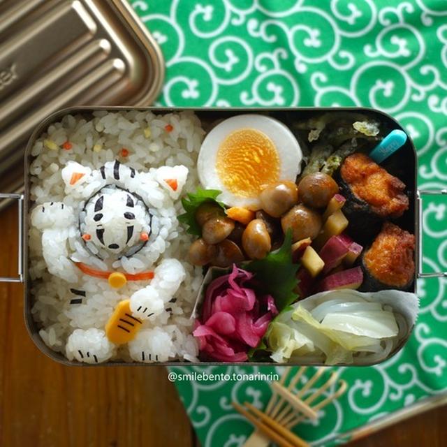 今日は招き猫の日。カオナシで着ぐるみしてみました。
