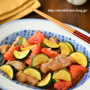 味付け簡単！(醤油のみ)「豚肉とトマトとズッキーニのにんにく醤油炒め」
