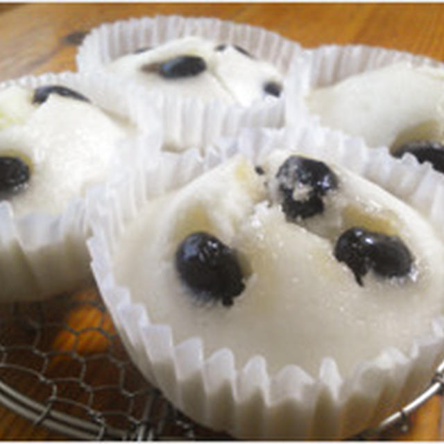 米粉の蒸しパン（黒豆入り）