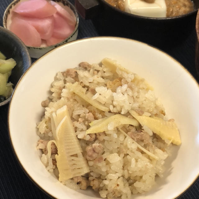 おかわり必至！たけのこと鶏そぼろの炊き込みごはん