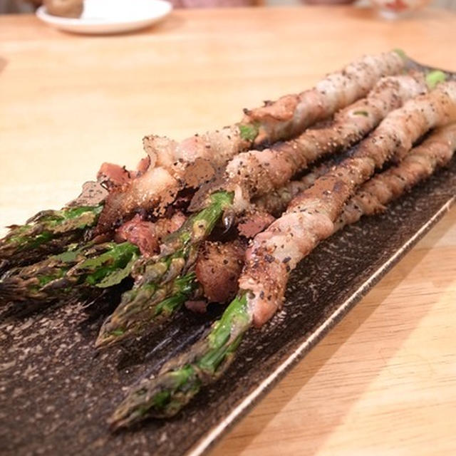 グリル焼きで油も落ちる。アスパラガスの豚ばら肉巻焼きの季節｜古本屋で出会った昭和54年発行「日本料理惣菜事典」