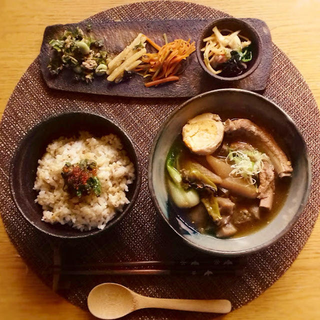 スペアリブと大根と蒟蒻と茄子のしみしみ煮付け+わさび菜醤油麹漬けの食卓