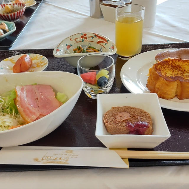 今朝のホテルのバイキング