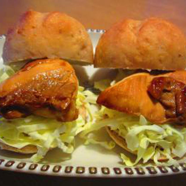 クルミ全粒粉ﾊﾟﾝで照焼きﾁｷﾝｻﾝﾄﾞ♪ｸﾙﾐ全粒粉ﾚｰｽﾞﾝﾊﾟﾝ
