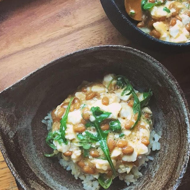 納豆とお豆腐のふわふわ卵がけごはん