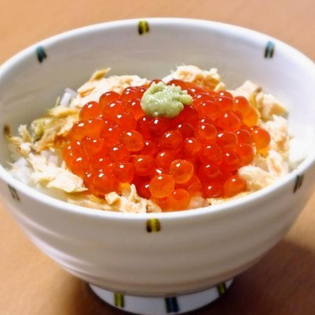 鮭親子丼　（プチ丼）