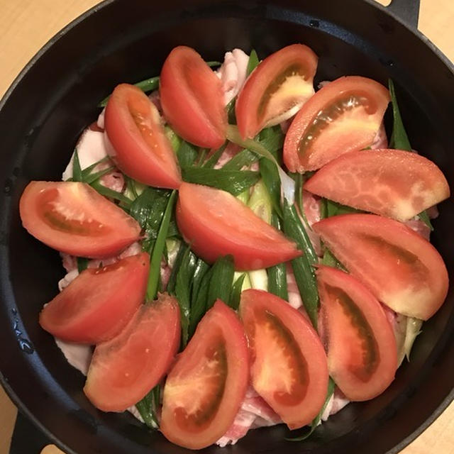 簡単・時短・お鍋ひとつ「トマトと豚バラ肉のミルフィーユ鍋」。