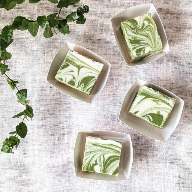 和菓子ケースを使って手作りスイーツをラッピング♪『甘酒と抹茶のマーブルレアチーズケーキ』