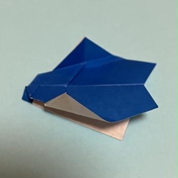 【簡単折り紙】格好良くてよく飛ぶ『紙飛行機の作り方』