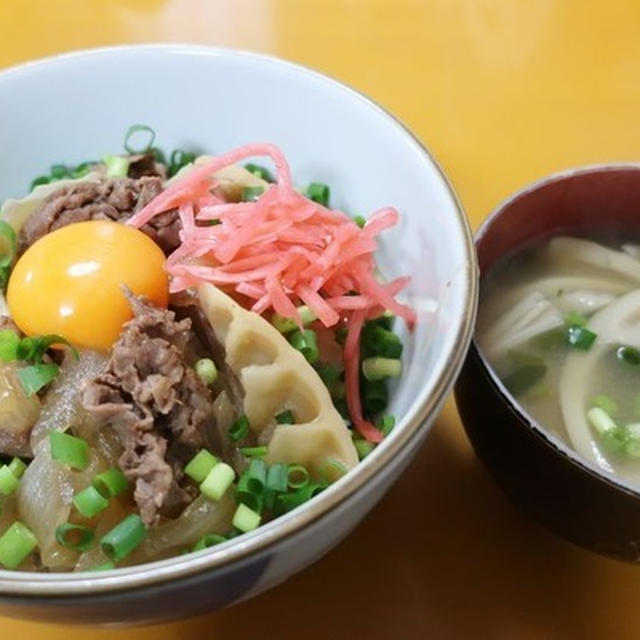 楽しい食感、タケノコ入り牛丼とブラックベリーのお花