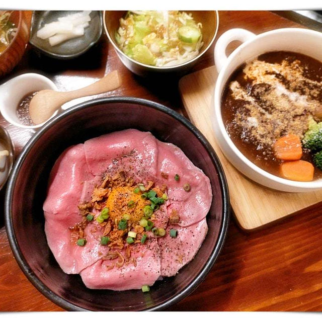 浅草の牛たん専門店「たんじろう」名物！牛たんのローストビーフ丼と牛たんシチュー