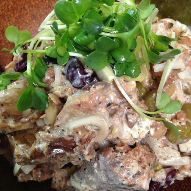 鯖の味付けと豆の缶詰！