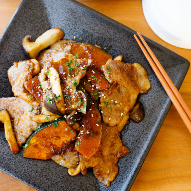 【レシピ】ご飯がすすむ！『豚肉とかぼちゃときのこのニンニク醤油炒め』