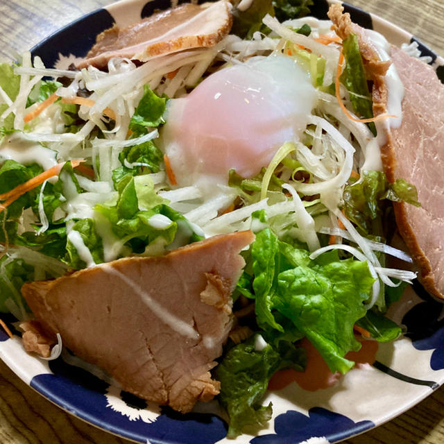 1つを2人で分けて糖質オフ！カップ焼きそばサラダの作り方