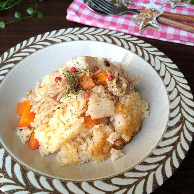 お肉が少なくてもガッツリ感☆ダシダで作る里芋とひき肉のゴロゴロチャーハン