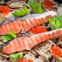 一度焼いてから炊くと旨味がアップ！焼き鮭と焼ききのこの炊き込みご飯～イクラのせ～